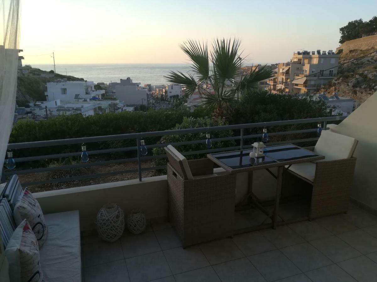 Sea View Cozy Near Center Of Town Apartmán